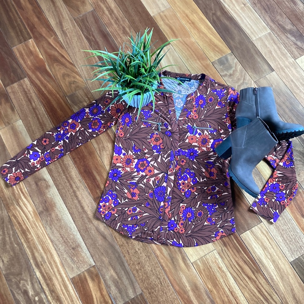 Womens XS INC brown long sleeve floral V-neck blouse with faux zipper pockets